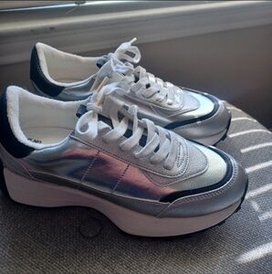 NWOT NOBO Silver Mettalic Platform Sneakers Wmns sz 9.5